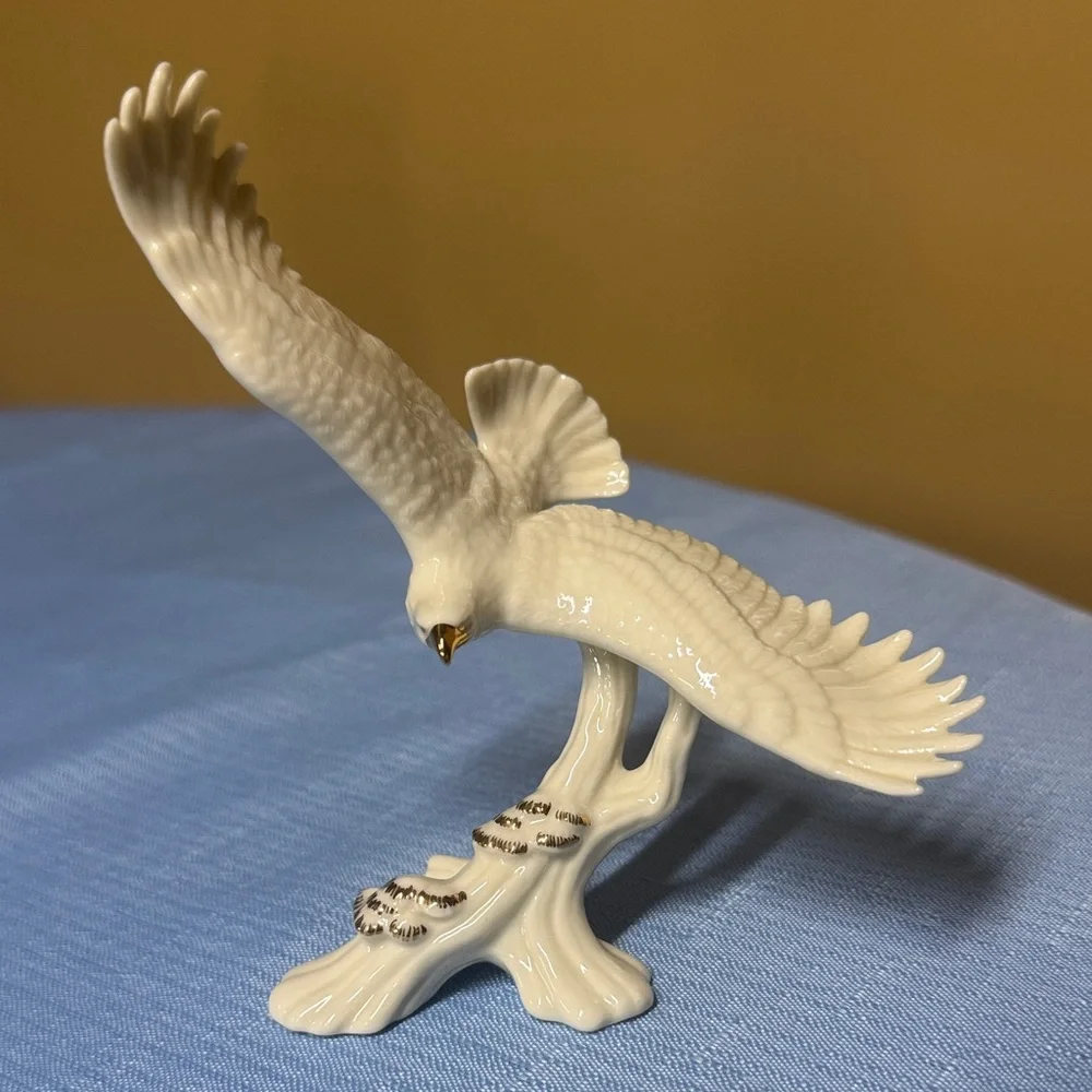 Lenox Precious Freedom American Eagle Ivory w/ Gold Trim Figurine 5.25” tall
